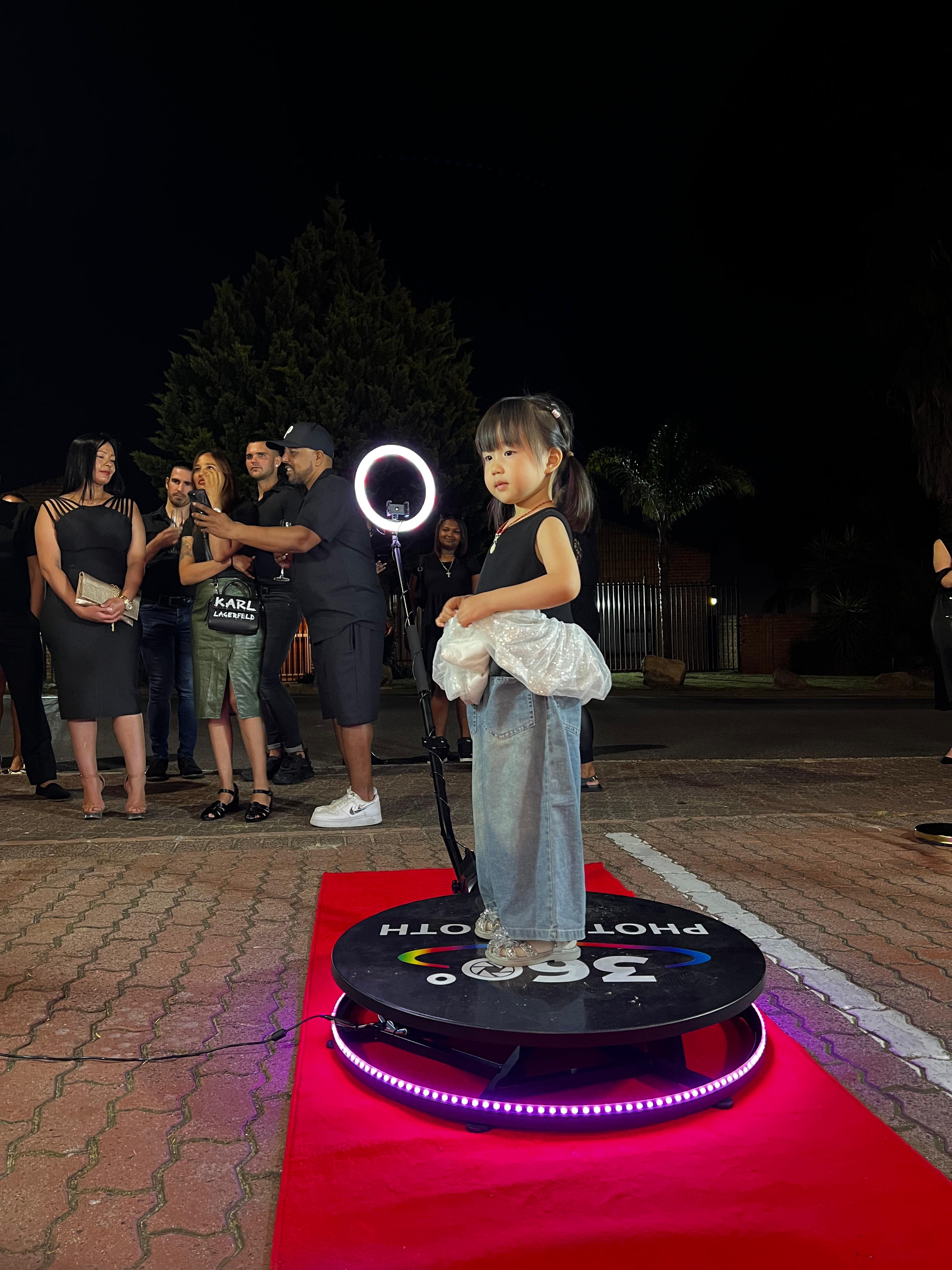 360° photobooth at wedding event